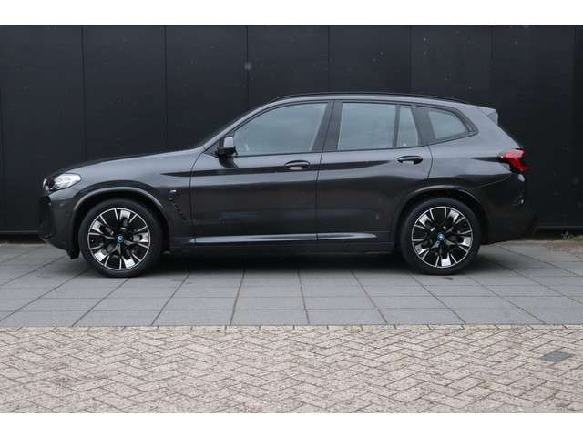 BMW iX3 2