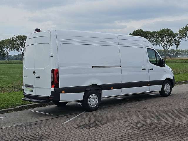 Mercedes-Benz eSprinter 3