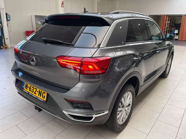 Volkswagen T-Roc 3