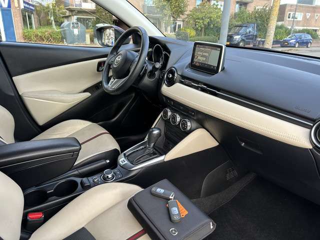 Mazda 2 3