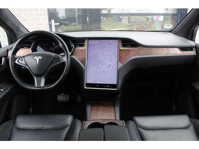 Tesla Model X 2