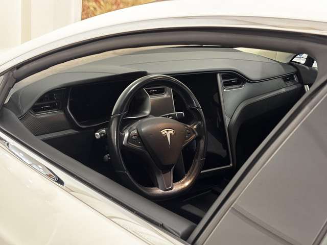 Tesla Model S 3