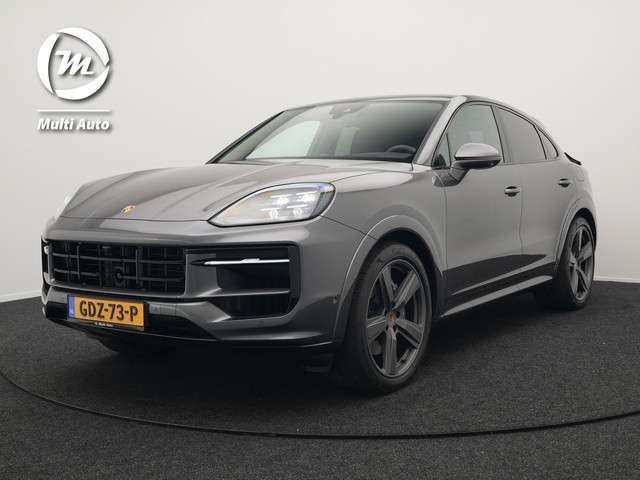Porsche Cayenne Coupé 3.0 E-Hybrid Plug In Hybrid | MY 2024 Facelift | PHEV | Trekhaak Af Fabriek | Panodak | Luchtvering | Sportuitlaat | 4 Wiel Besturing | PDLS+ | Sport Chrono | InnoDrive Adaptive Cruise | SportDesign | Head up | Soft Close | 22"L.M | 360 Cam