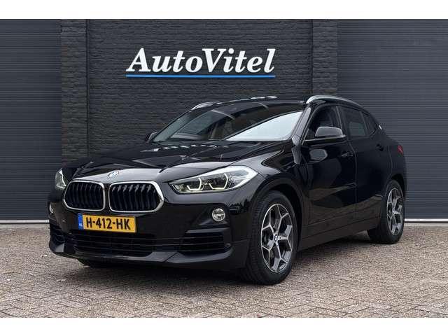 BMW X2 sDrive20i | Panodak | Sportstoelen | Camera | Trekhaak | Stoelverwarming