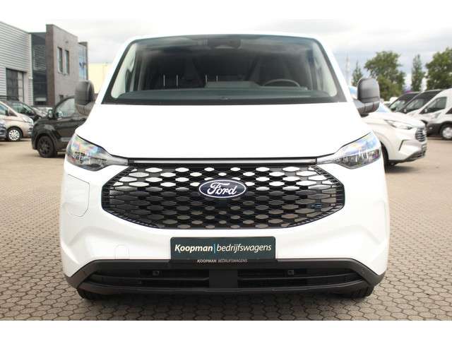 Ford E-Transit Custom 3