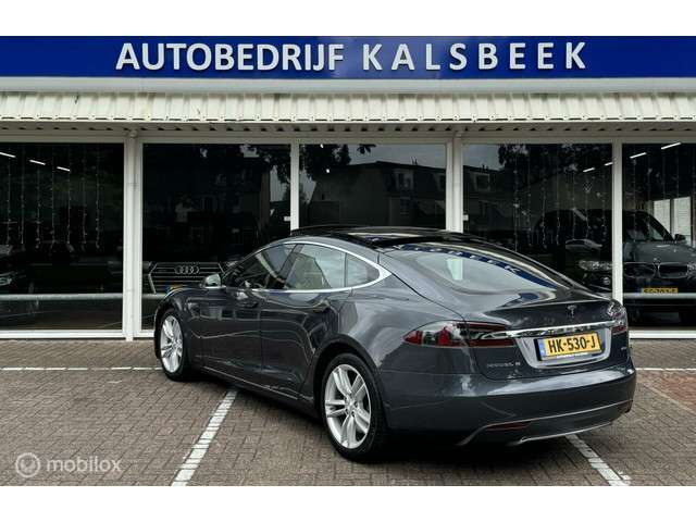Tesla Model S 3