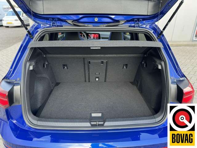 Volkswagen Golf 2023 Benzine