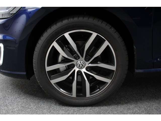 Volkswagen e-Golf 2