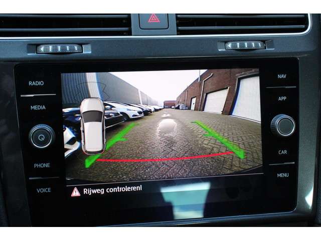 Volkswagen e-Golf 3