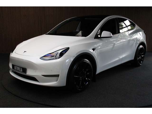 Tesla Model Y Long Range Dual Motor AWD 514pk Afn. trekhaak Navi Camera Leer Warmtepomp ACC Autopilot PDC Elektr. achterklep Stoelverwarmimg voor en achter Stuurverwarming Optie: Full Self-Driving Capability Afneembaar trekhaak BTW auto