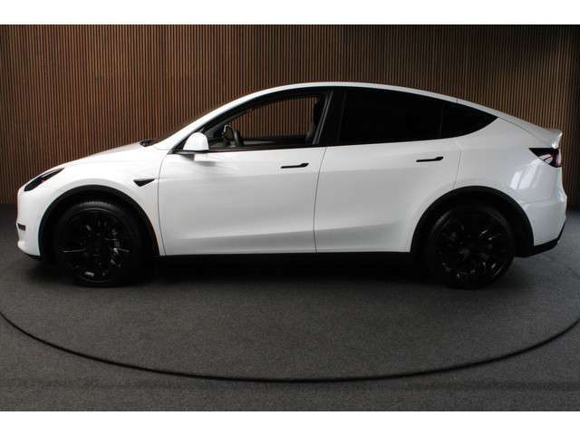 Tesla Model Y 2