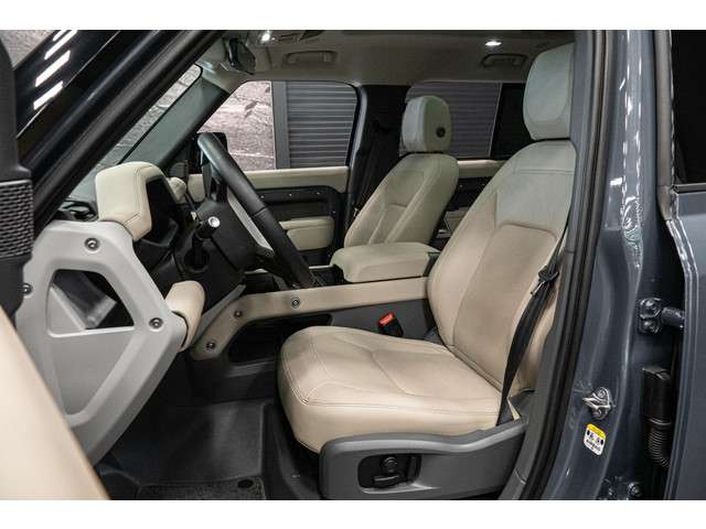 Land Rover Defender 3