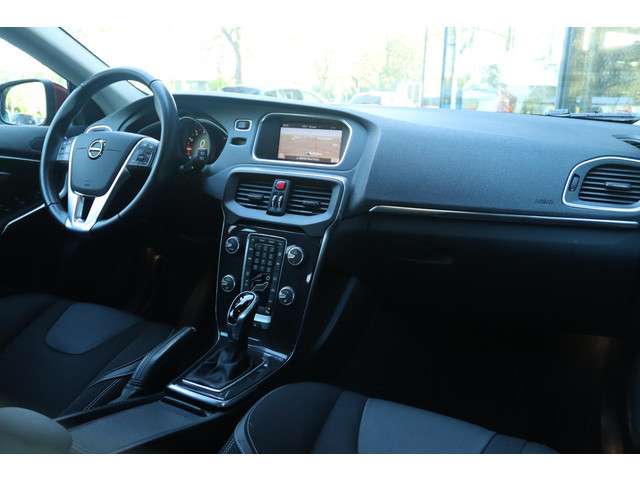 Volvo V40 3
