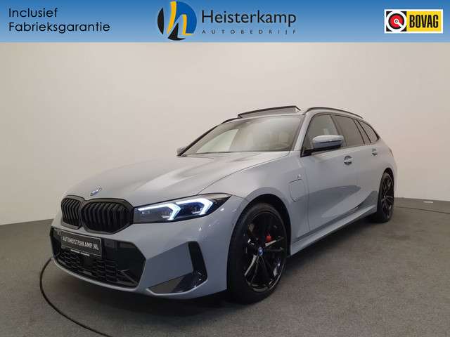 BMW 3-serie Touring 330e M-Sport Wegklapbare trekhaak, Panoramadak, ACC