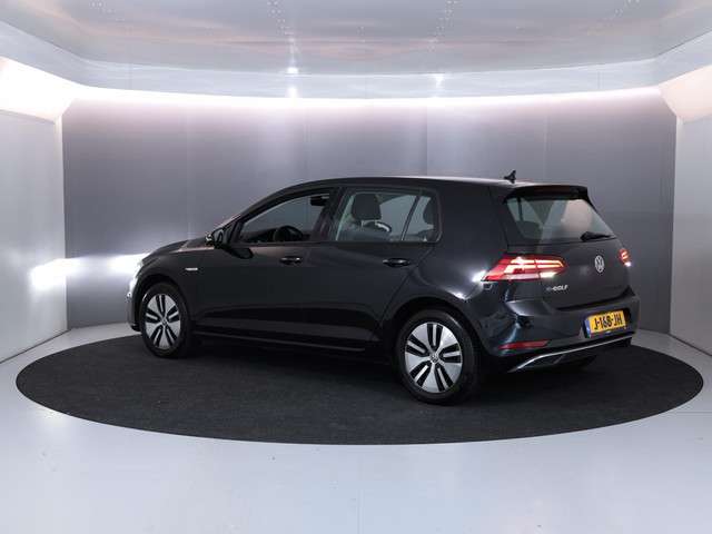 Volkswagen e-Golf 3