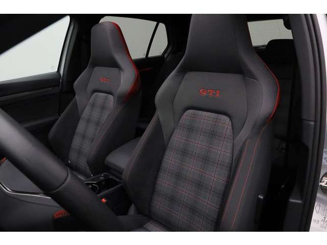 Volkswagen Golf 2024 Benzine