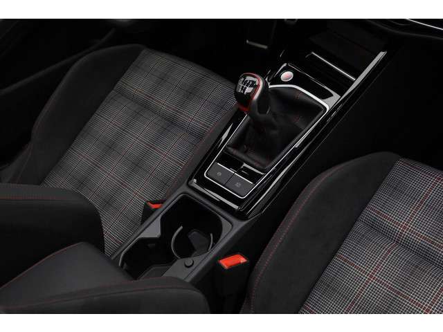 Volkswagen Golf 2024 Benzine
