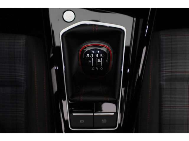 Volkswagen Golf 2024 Benzine