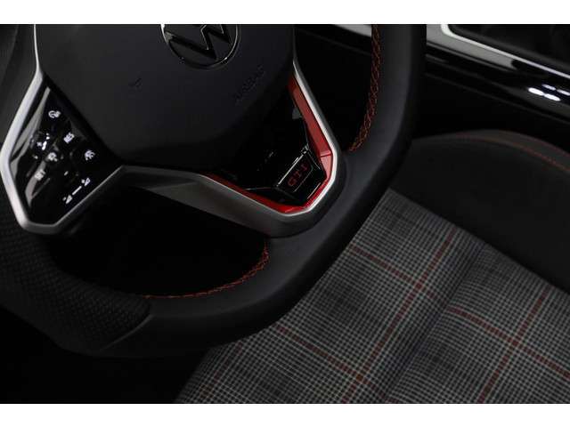 Volkswagen Golf 2024 Benzine