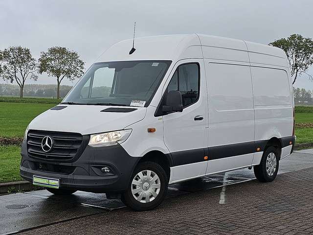 Mercedes-Benz Sprinter 2
