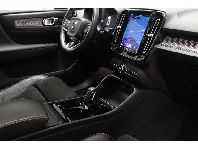 Volvo XC40 3