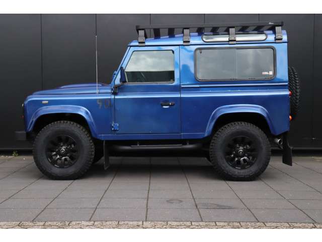 Land Rover Defender 2