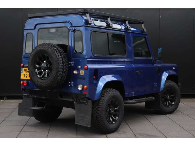 Land Rover Defender 3