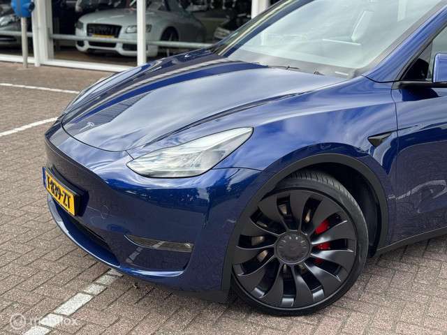 Tesla Model Y 2