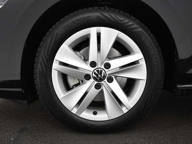 Volkswagen Golf 2023 Benzine