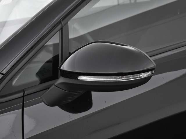 Volkswagen Golf 2023 Benzine