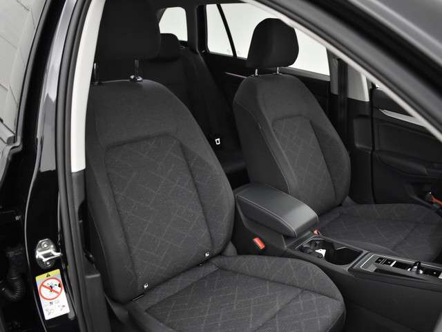 Volkswagen Golf 2023 Benzine