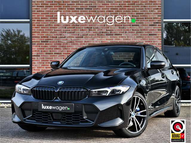 BMW 3-serie 330e xDrive M-Sport Pro Pano M-zetels ACC HUD 19inch El-klep