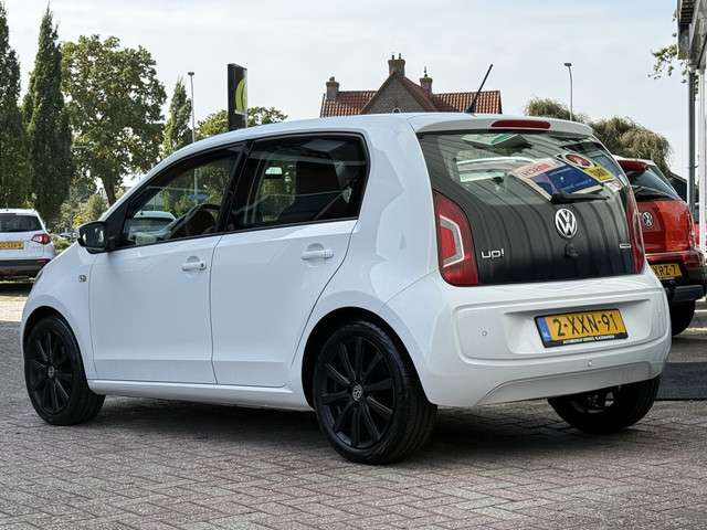 Volkswagen up! 3