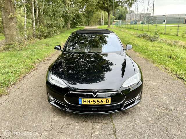 Tesla Model S 2