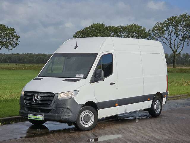 Mercedes-Benz Sprinter 2