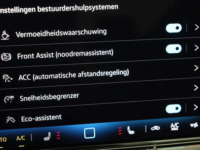 Volkswagen Golf 2024 Benzine