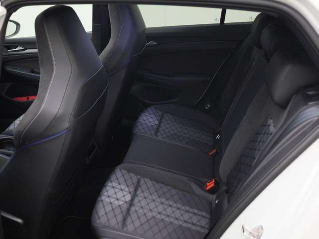 Volkswagen Golf 2024 Benzine