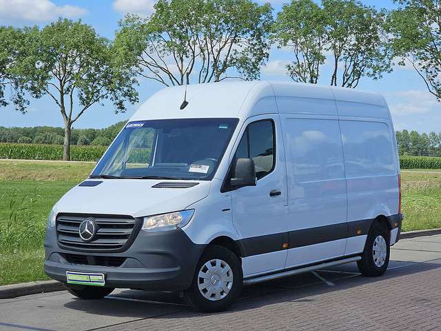 Mercedes-Benz eSprinter 2