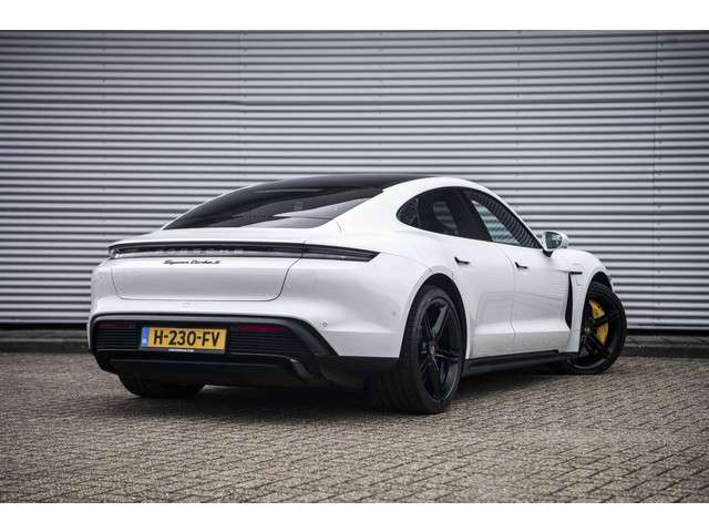 Porsche Taycan 3