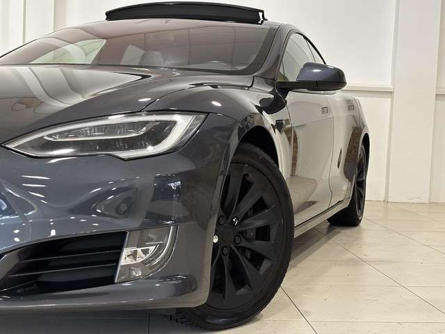 Tesla Model S 2