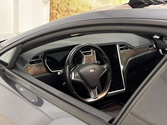 Tesla Model S 3