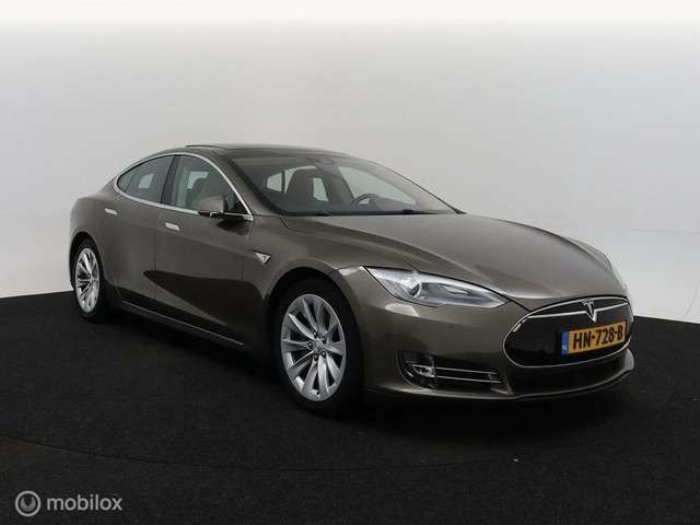 Tesla Model S 3