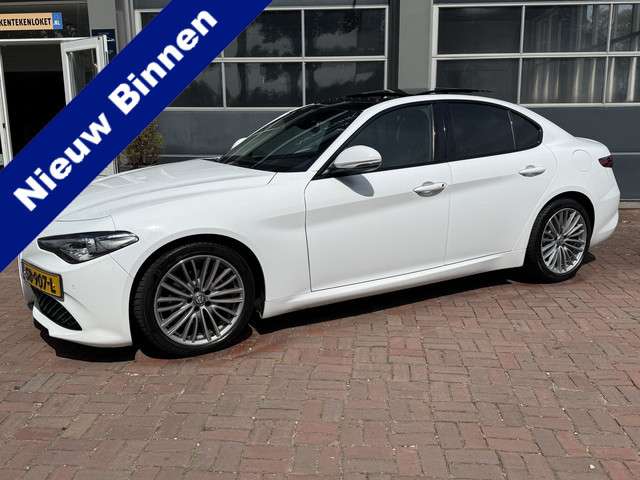 Alfa Romeo Giulia 2.0t super leer,schuifdak,20inch,navi,camera bj 2018 dealer onderhouden foto 1