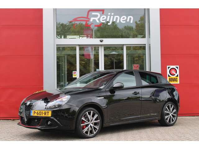 Alfa Romeo Giulietta 1.4 120pk turbo sprint | lederen bekleding | afneembare trehaak | all season banden | navigatie | climate control | cruise control | carbon interieur afwerking | 18" lichtmetalen velgen | dab+ radio | parkeer sensoren | foto 8