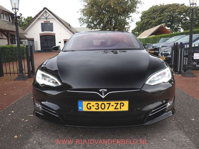 Tesla Model S 2