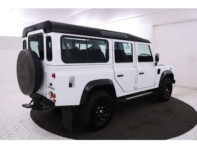 Land Rover Defender 2