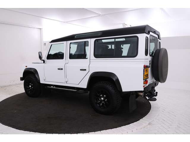 Land Rover Defender 3