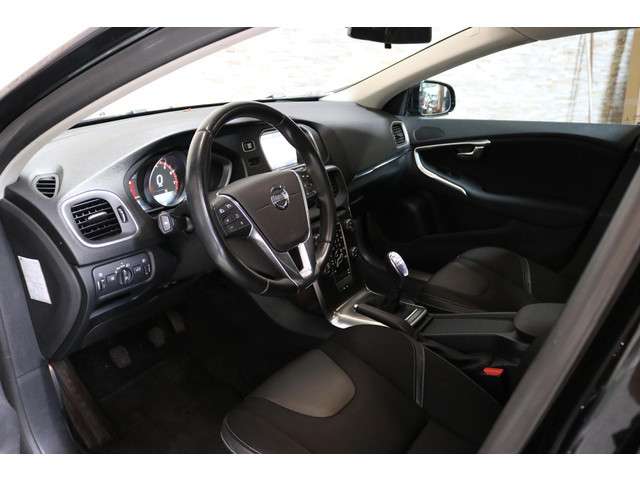 Volvo V40 3