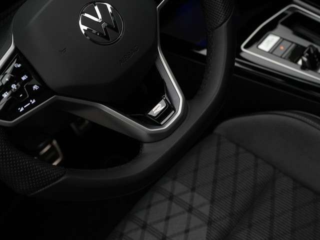 Volkswagen Golf 2023 Benzine