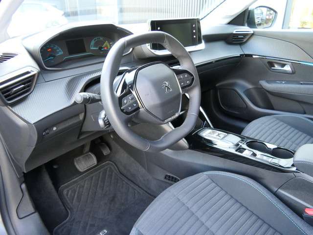 Peugeot e-208 3